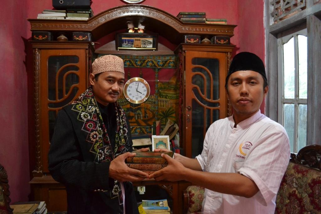 Takrimul Qur’an Memberikan Bantuan Mushaf Al Quran ke