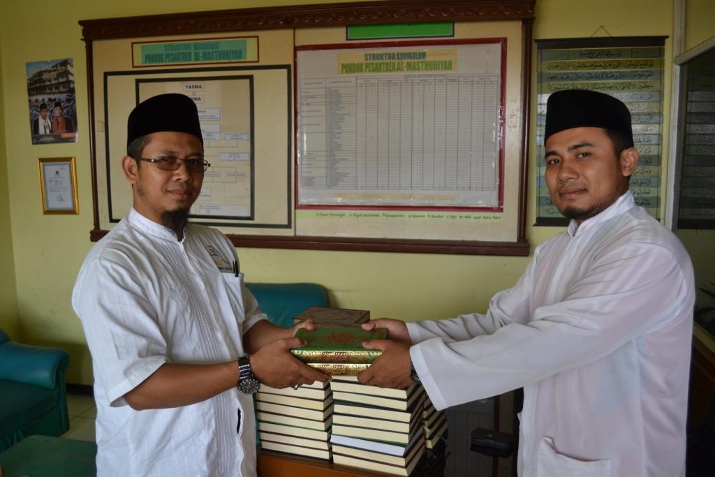 Takrimul Quran Memberikan Bantuan Al Quran Ke Ponpes Al Masthuriyah Dan Ponpes Al Kautsar