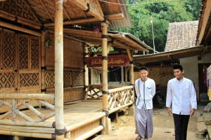 Ust. Sopyan (kiri) & Ketua Yayasan Takrimul Qur'an