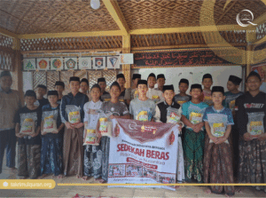 Distribusi Bantuan Pesantren Al-Husaeniyah